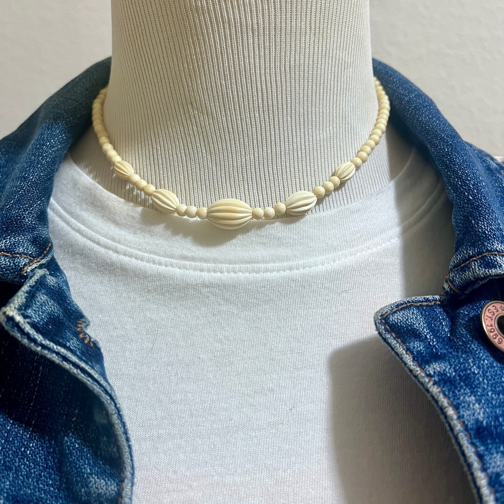 Vintage carved beads necklace